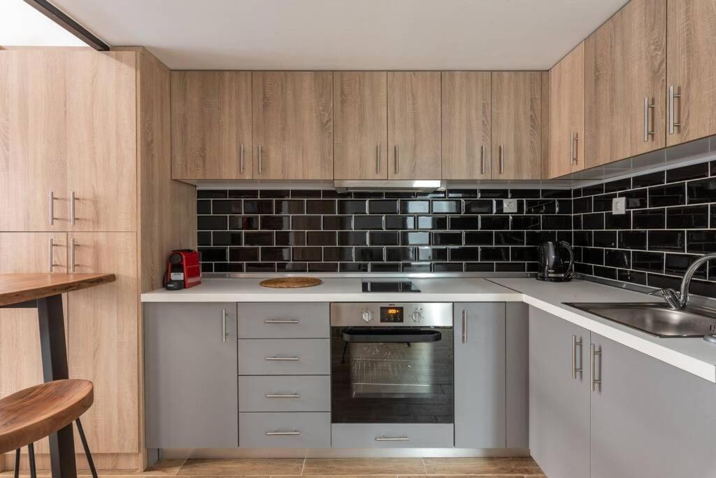 Industrial Loft Near Seaside W 200Mbps Apartman Szaloniki Kültér fotó